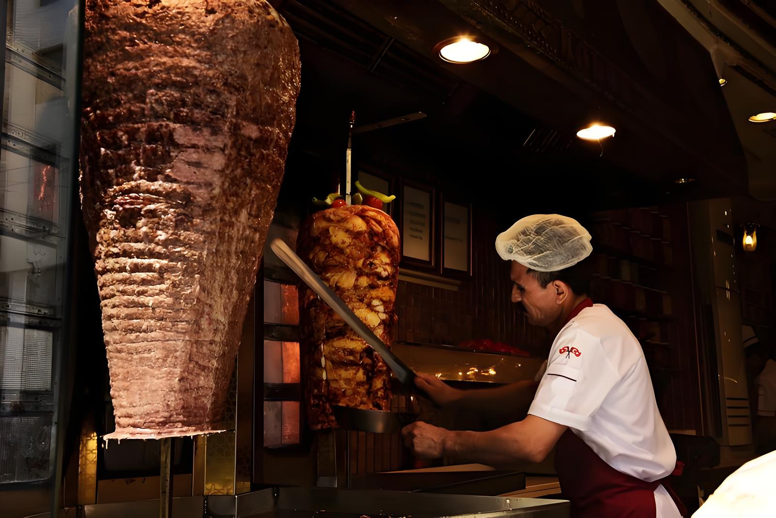 Doner Kebab Thổ Nhĩ Kỳ: Sự kết hợp giữa ẩm thực truyền thống và công nghệ hiện đại